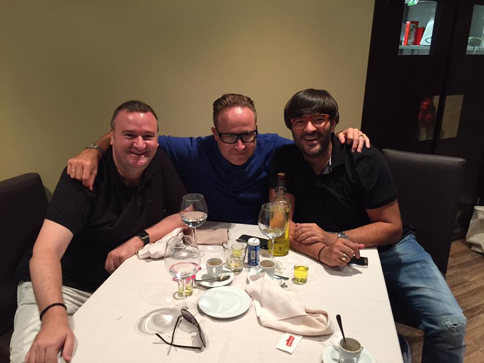 Fernando Vega Hernández compartiendo mesa con sus idolatrados Ismael Rivas y Wally López